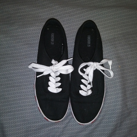 Shoes. - Picture 2 of 4